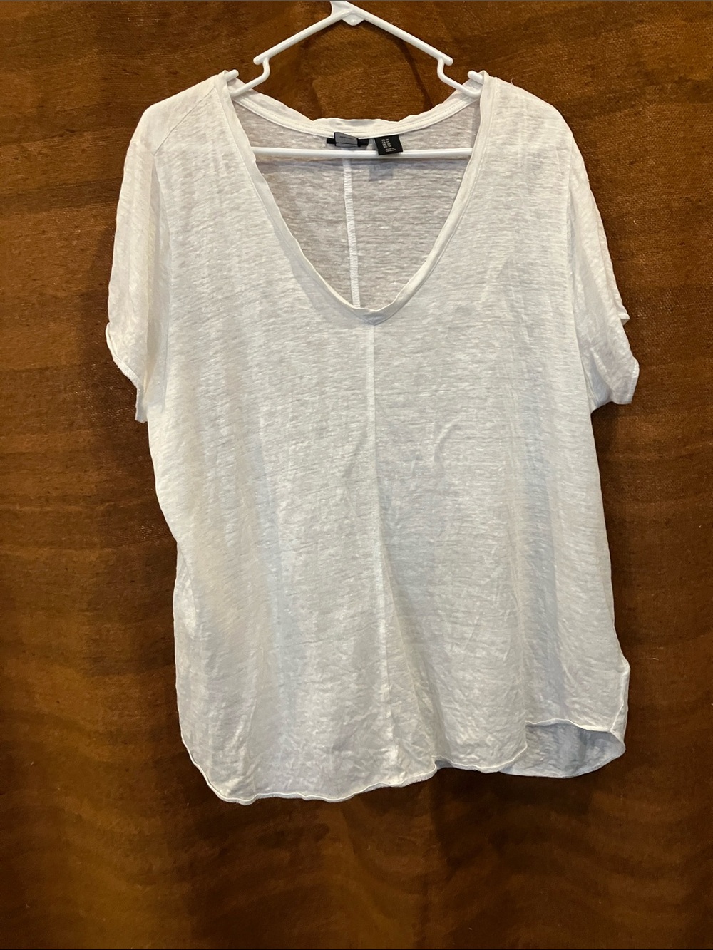 Tahari White V-Neck Short Sleeve Tee